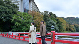 ロマンスカーで箱根湯本へ。駅から徒歩3分の「湯本富士屋ホテル」で女子旅ステイ